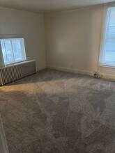 281-283-283 Main St, Unit #2 in Hudson Falls, NY - Foto de edificio - Building Photo