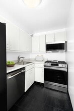 43 W 61st St in New York, NY - Building Photo - Building Photo