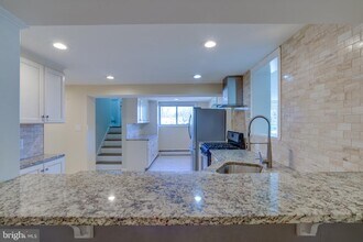 1206 Riggs Ct in Woodbridge, VA - Building Photo - Building Photo