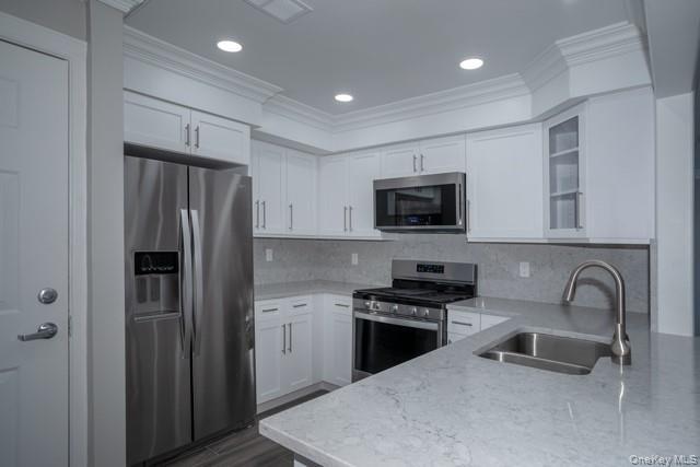 90 Westwood Dr in Westbury, NY - Building Photo - Building Photo