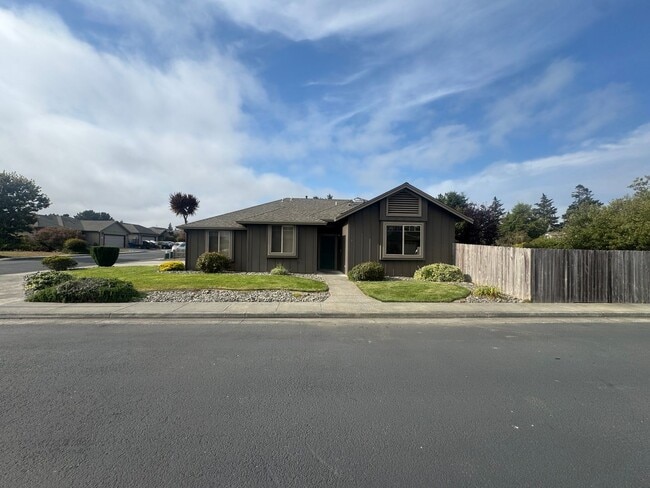 property at 7 Shadowbrook St