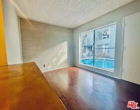 941 N San Vicente Blvd in West Hollywood, CA - Building Photo - Building Photo