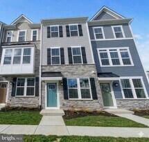 4929 DUNHAVEN Dr in Fredericksburg, VA - Building Photo