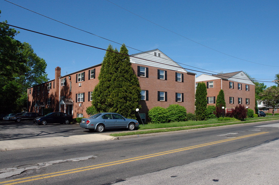 Norris Hills Apartments at Logan Street in Norristown, PA - Foto de edificio