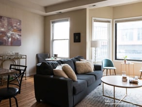 2523 N Lincoln Ave, Unit 2C in Chicago, IL - Foto de edificio - Building Photo