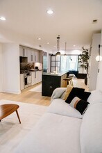 2124 N Sedgwick St in Chicago, IL - Foto de edificio - Building Photo