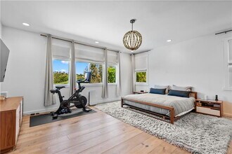 23477 Palm Dr in Calabasas, CA - Building Photo - Building Photo