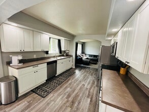 4125 Chamberlin S in Colorado Springs, CO - Foto de edificio - Building Photo