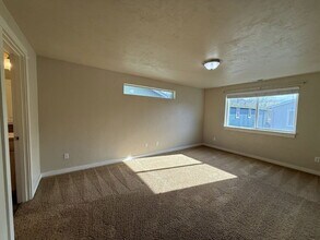 2466 Mountain Terrace in Eugene, OR - Building Photo - Building Photo