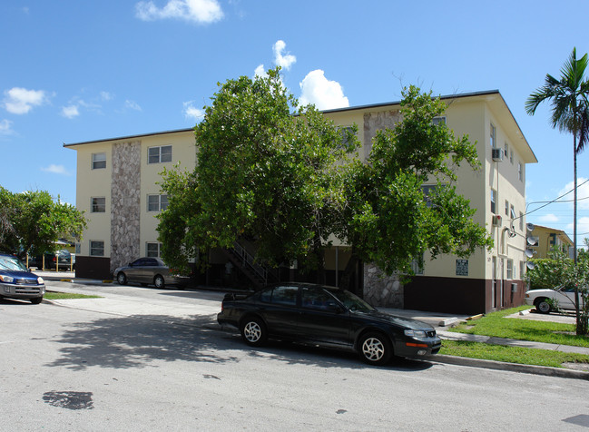 2429 SW 9th St in Miami, FL - Building Photo - Building Photo