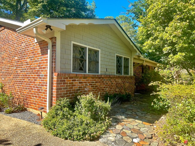 property at 869 Cahaba Dr