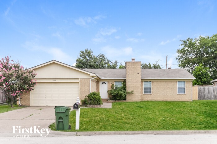 505 S Waxahachie St in Mansfield, TX - Building Photo