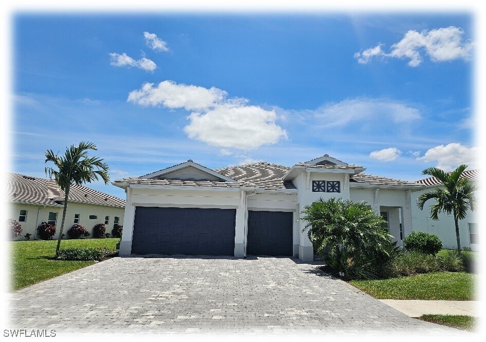 9022 Redonda Dr in Naples, FL - Building Photo