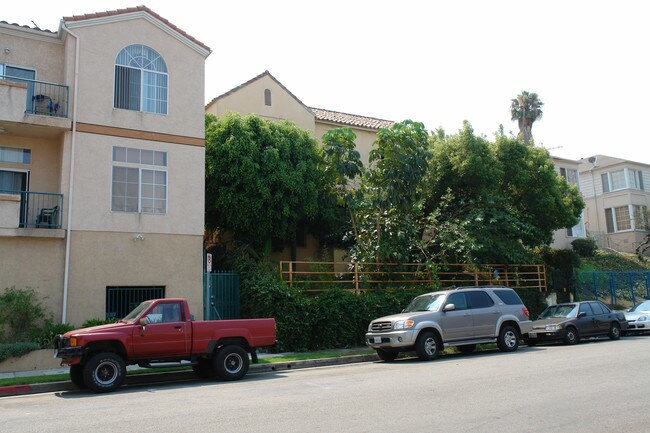 112 S Coronado St in Los Angeles, CA - Building Photo - Building Photo