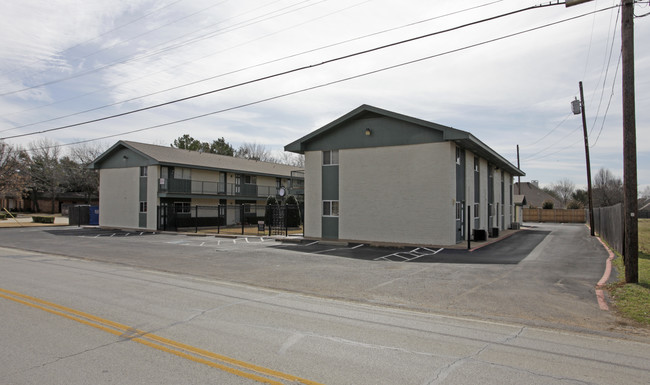 1207 W Wall St in Grapevine, TX - Foto de edificio - Building Photo