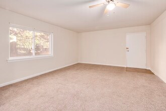 Potomac Ridge Apartments in Woodbridge, VA - Foto de edificio - Interior Photo