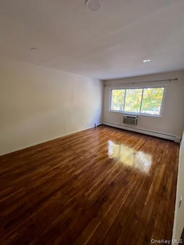 21-22 Menahan St in Queens, NY - Building Photo - Building Photo