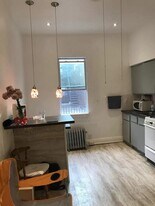 5807 Hobart St, Unit 5807 Hobart Apartment 1 in Pittsburgh, PA - Building Photo