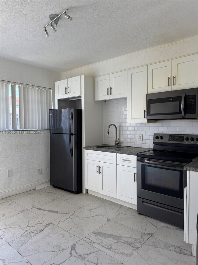 903 80th St in Miami Beach, FL - Building Photo - Building Photo