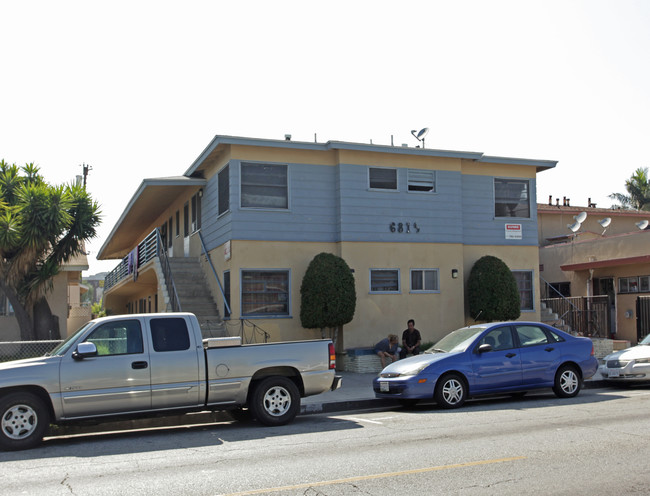 6815 Seville Ave in Huntington Park, CA - Foto de edificio - Building Photo