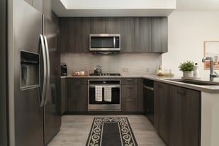 907 W Madison St, Unit 405 in Chicago, IL - Building Photo