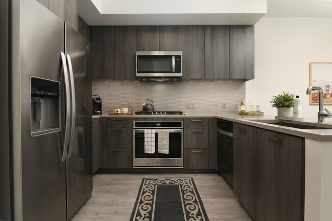 907 W Madison St, Unit 1307
