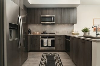 907 W Madison St, Unit 1021 in Chicago, IL - Building Photo - Building Photo