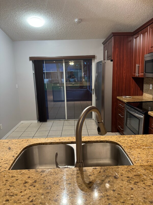 707 NW 208th Dr in Pembroke Pines, FL - Building Photo - Building Photo