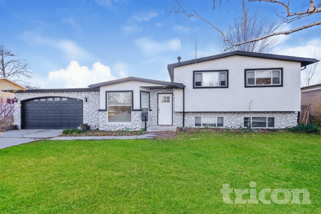 440 E 8490 S in Sandy, UT - Foto de edificio