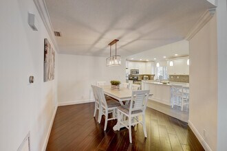 5075 Marina Cir in Boca Raton, FL - Building Photo - Building Photo