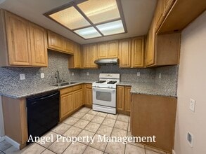 6557 37th Ave in Sacramento, CA - Building Photo - Building Photo