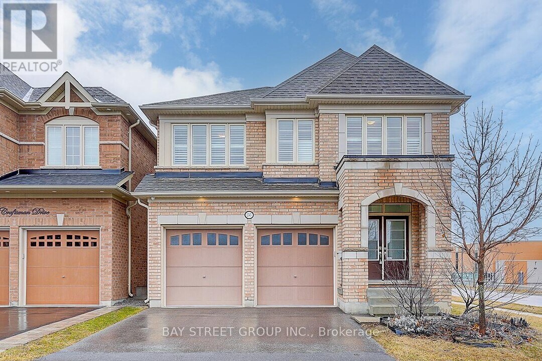 2545 Craftsman Dr in Oshawa, ON - Building Photo