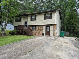 1984 Taffeta Trail in Lithonia, GA - Building Photo
