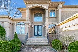 425 Country Club Dr in Windsor, ON - Building Photo - Building Photo