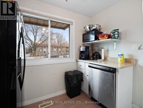 6767 Thorold Stone Rd in Niagara Falls, ON - Building Photo - Building Photo