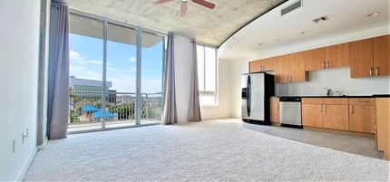 300 S Australian Ave, Unit 814 in West Palm Beach, FL - Building Photo - Building Photo