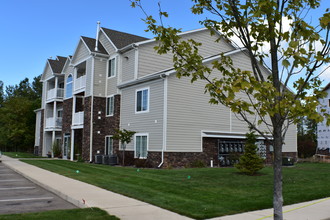 The Haven at Grand Landing in Grand Haven, MI - Foto de edificio - Building Photo