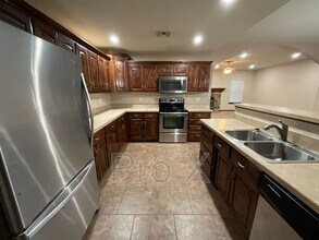 1301 April Crossing in Webb City, MO - Building Photo - Building Photo