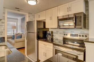 400 William Hilton Pkwy in Hilton Head Island, SC - Building Photo - Building Photo