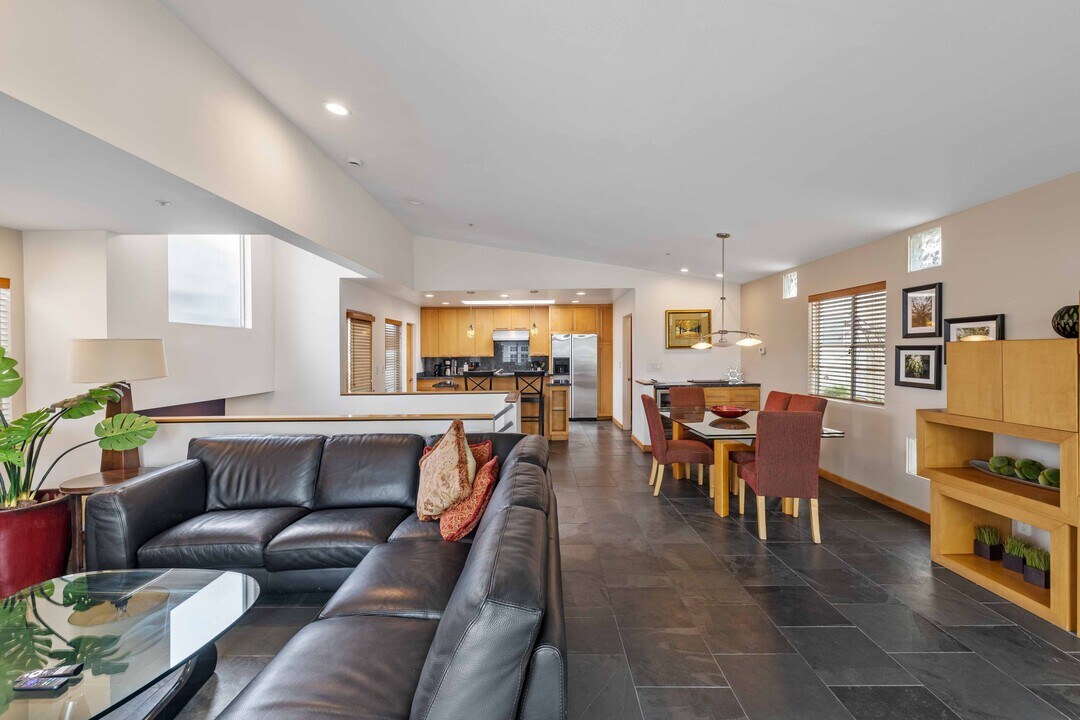 452 Marine Pl in Manhattan Beach, CA - Building Photo