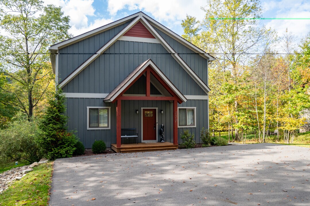 153 Golden Meadow Ln in Oakland, MD - Building Photo