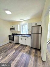 825 Maple Ave in Phoenixville, PA - Foto de edificio - Building Photo