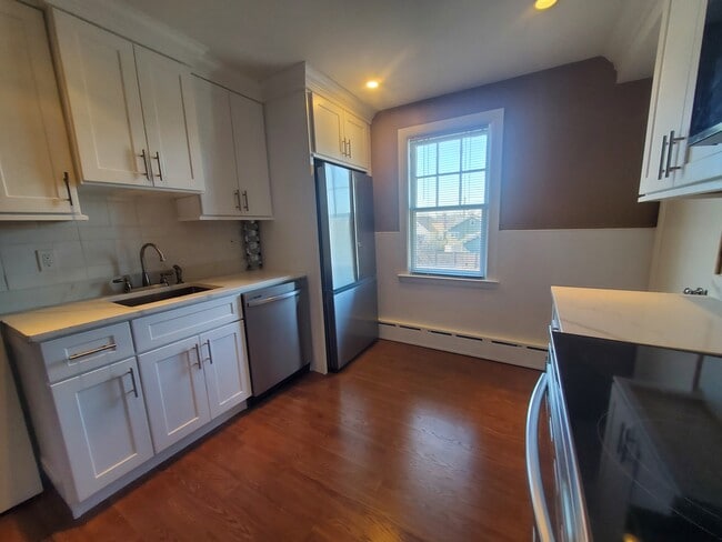 158 East Ave, Unit 2 in Norwalk, CT - Foto de edificio - Building Photo