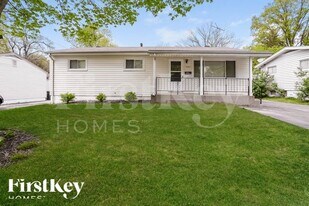 1095 Ozment Dr, Unit 323 in Florissant, MO - Building Photo