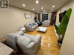 3424 Clara Dr in Mississauga, ON - Building Photo - Building Photo