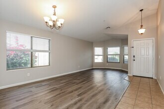 8026 S 48th Dr, Unit 3a in Phoenix, AZ - Foto de edificio - Building Photo