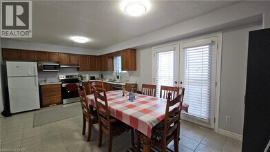 10 Doll Ct in Kitchener, ON - Building Photo - Building Photo