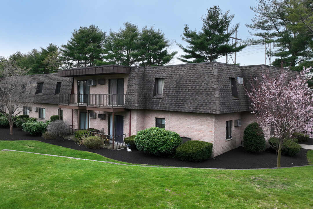 Royal Park Condominium in Danvers, MA - Foto de edificio