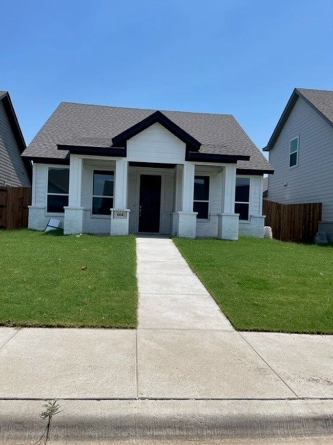 664 The Cottages in Godley, TX - Building Photo - Building Photo