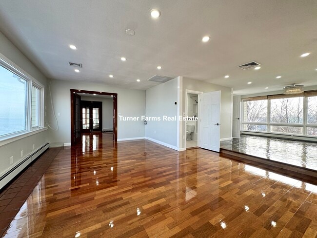 63 Upland Rd, Unit 2 in Winthrop, MA - Foto de edificio - Building Photo